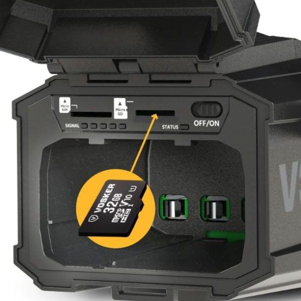 Vosker V300 Kamera Innenansicht mit 32 GB MicroSD und SIM-Karte
