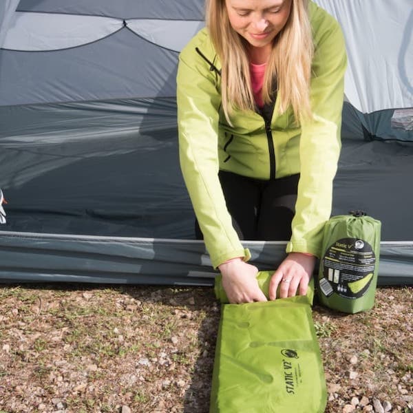 Klymit StaticV2 Isomatte ist leicht zu verpacken bei Survivalfreunde.de