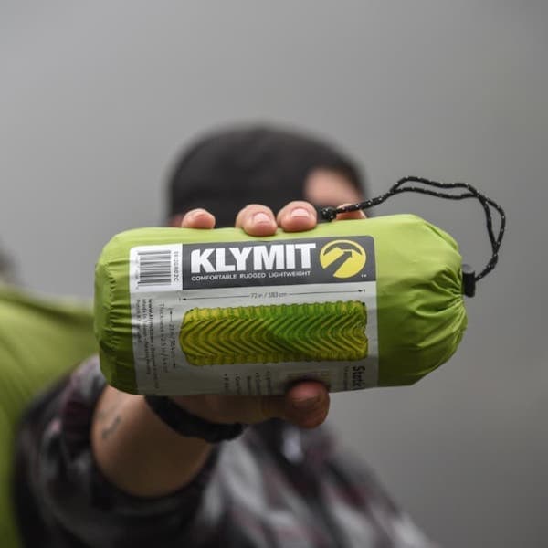 Klymit StaticV2 Isomatte mit geringem Packmass bei Survivalfreunde.de