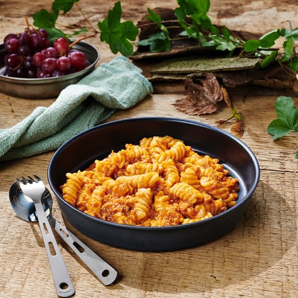 Trek N Eat Pasta mit Huehnchenbolognese Kaese bei Survivalfreunde.de