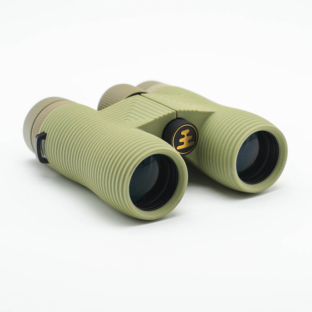 Nocs Provisions Field Issue 10x32 Fernglas in Ponderosa Green, seitliche Produktansicht